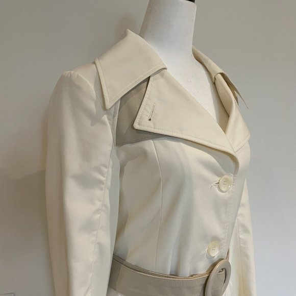 Beautiful Mackage Trench Coat with Leather belt and details - Picture 3 of 10